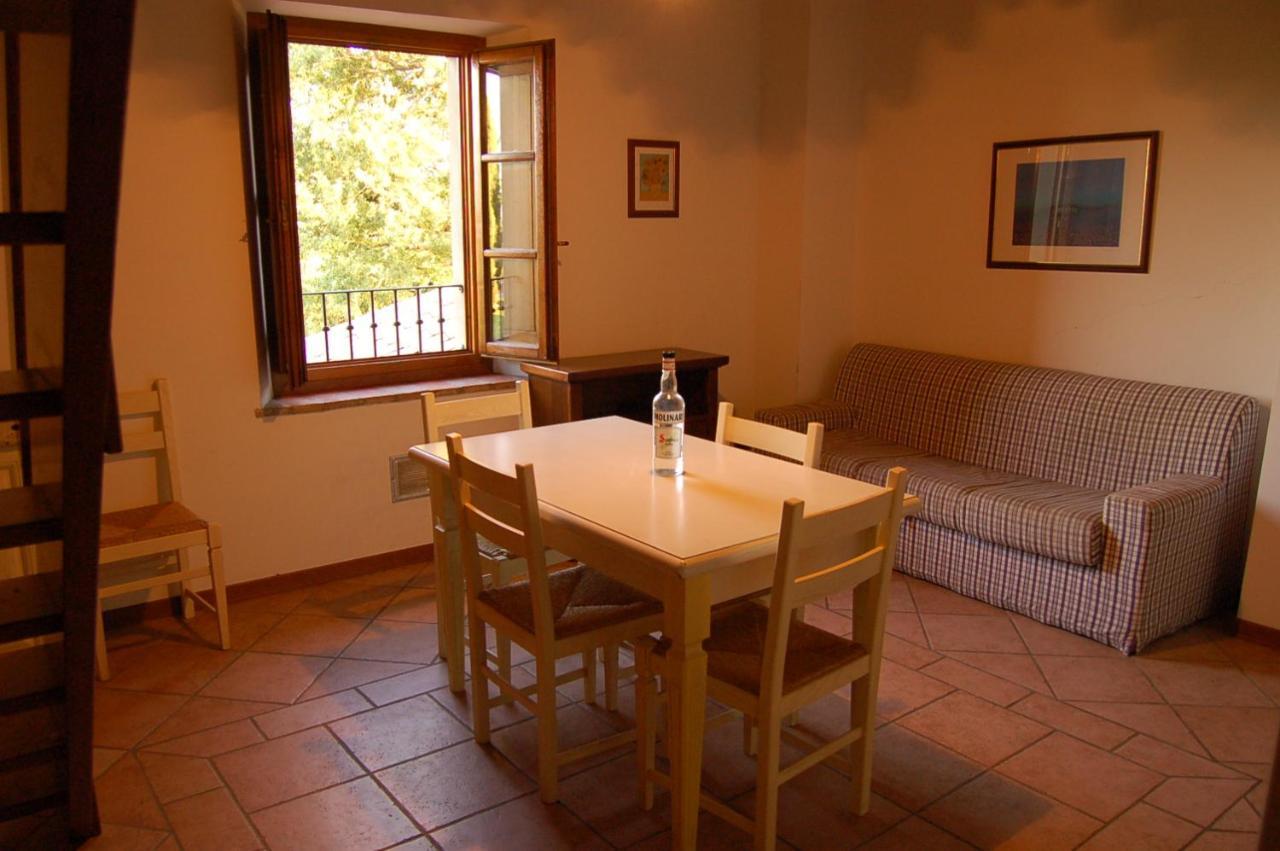 Agriturismo Il Palazzo 佩尔吉内-瓦尔达诺 外观 照片